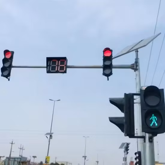 Palo del semaforo della lampada del segnale stradale incorporato della città